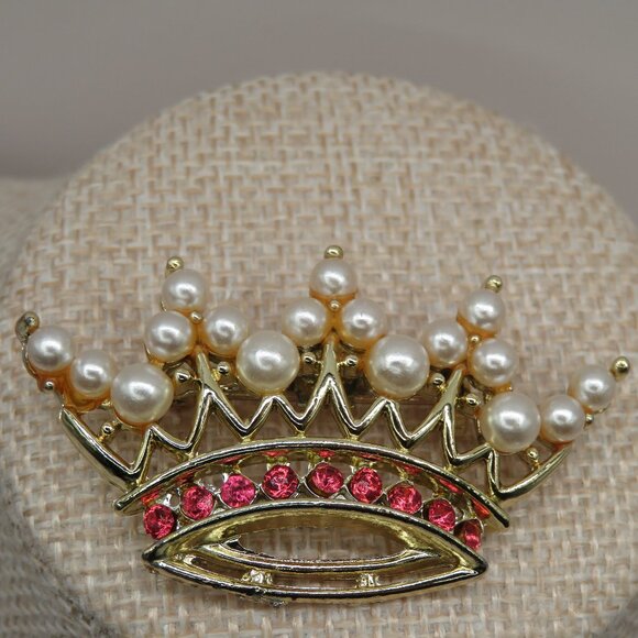 Jewelry - Vintage Faux Pearl Pink Rhinestone Accent Gold Tone Crown Brooch
